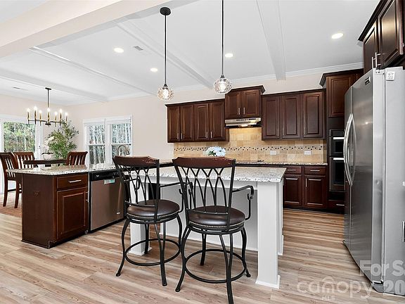 3rd image of 1309 Huntcliff Dr
