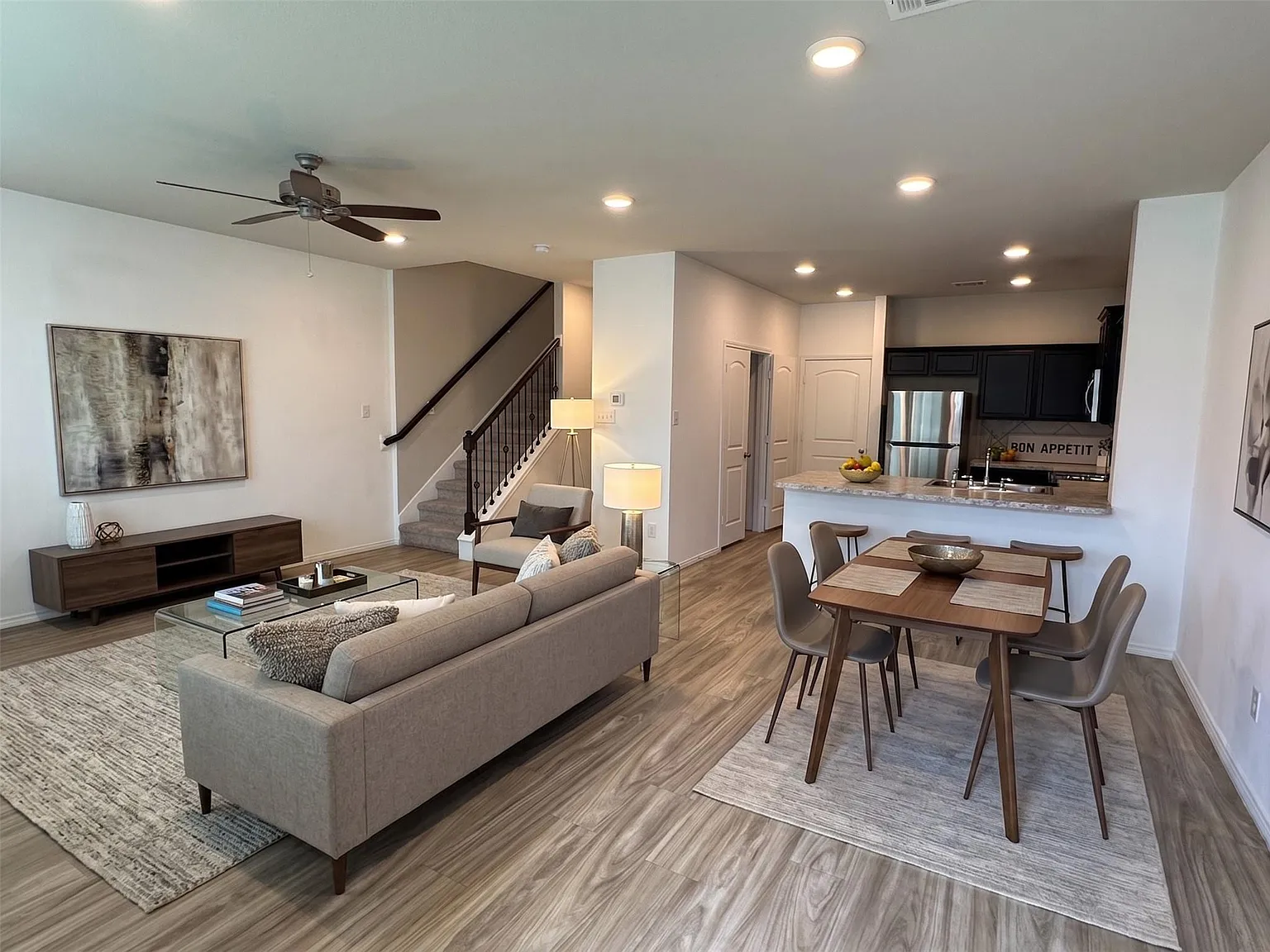 3 bed, 2.5 bath, 1784 sqft, $2,200 — Photo 2