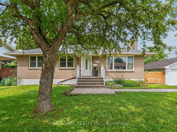 125 Norice St, Ottawa, ON K2G 2Y2