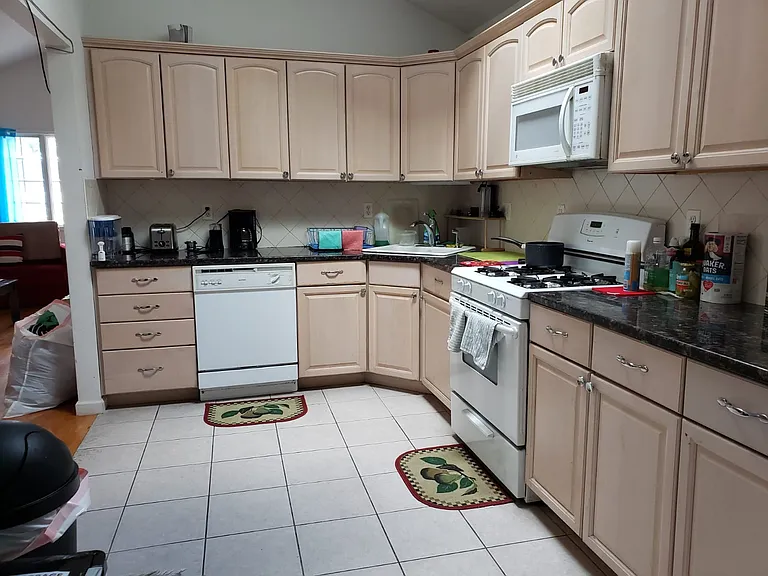 63 Lincoln St #2 — Photo 8