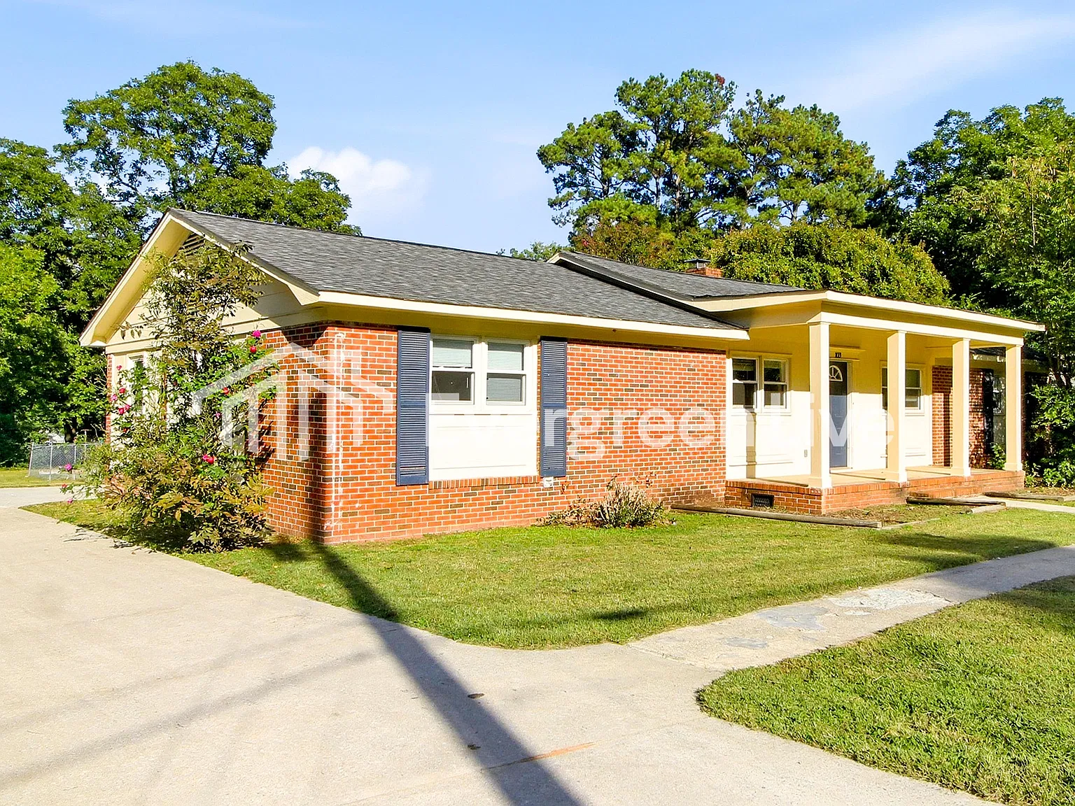 3 bed, 2.0 bath, 2156 sqft, $1,845 — Photo 2