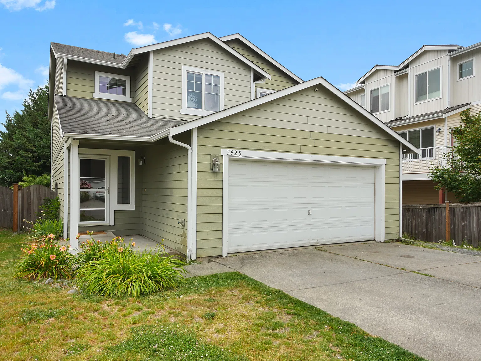 4 bed, 2.5 bath, 1882 sqft, $3,200 — Photo 2