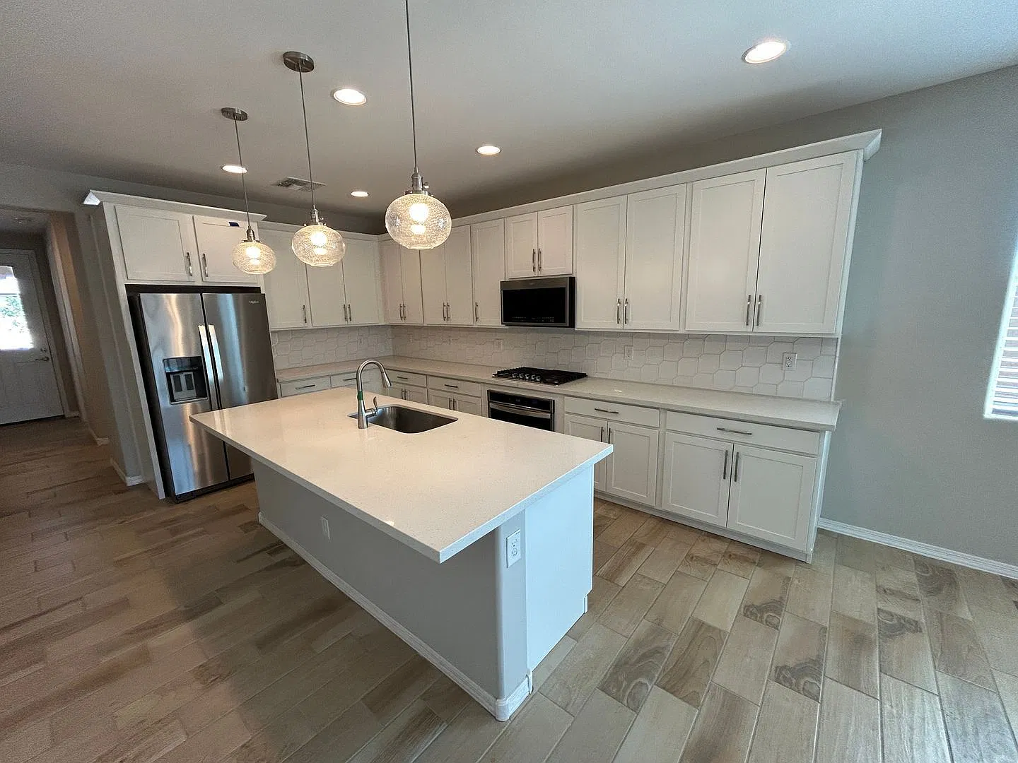 3 bed, 3.0 bath, 1785 sqft, $2,000 — Photo 3