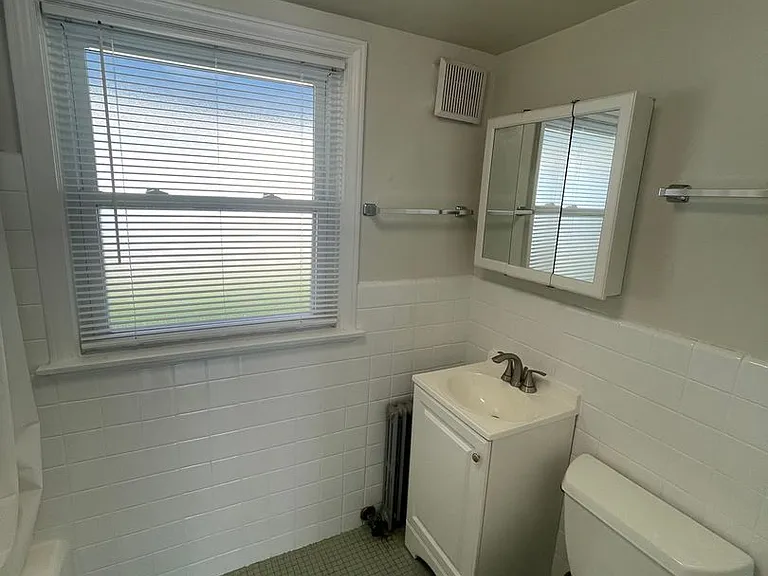 6107 N Cicero Ave — Photo 4