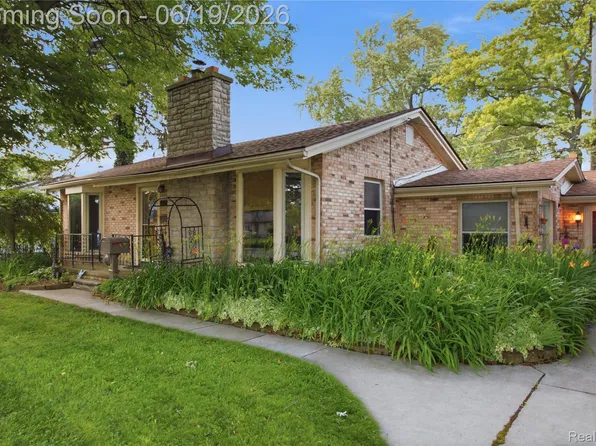 21211 Ardmore Park Dr, Saint Clair Shores, MI 48081