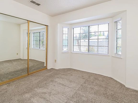 5th image of 130 Saginaw Cir