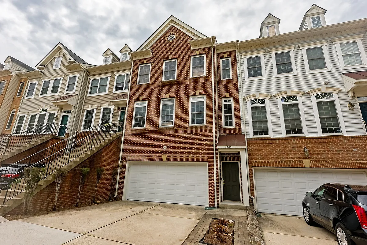 Building Photo - 3385 Beechcliff Dr