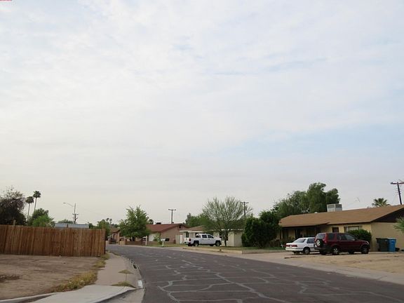 4th image of 3205 N 49th Ln
