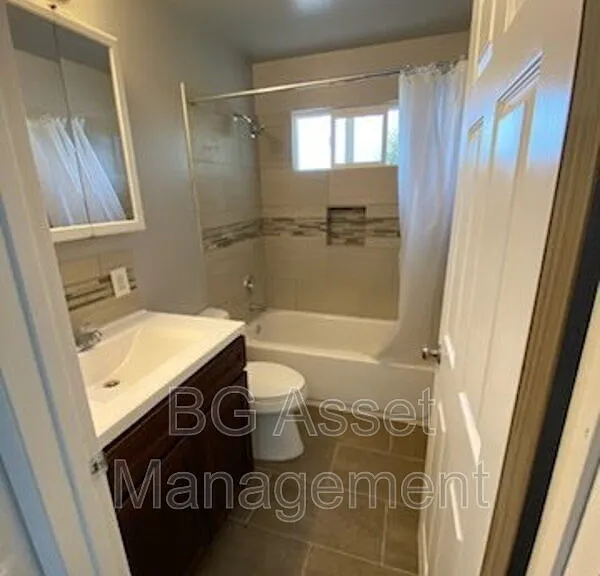 2417 Northrop Ave #4 — Photo 6