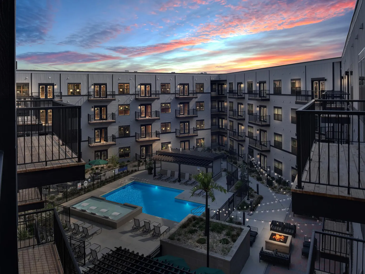 Lincoln Pointe — Photo 2