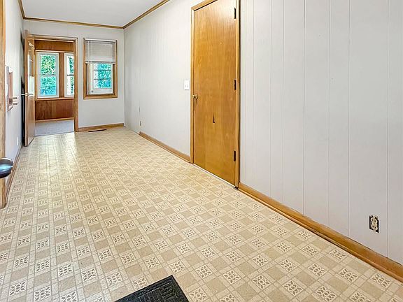 2nd image of 702 Mill St