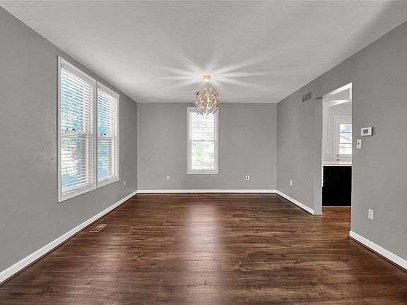 4th image of 457 Hoehn St