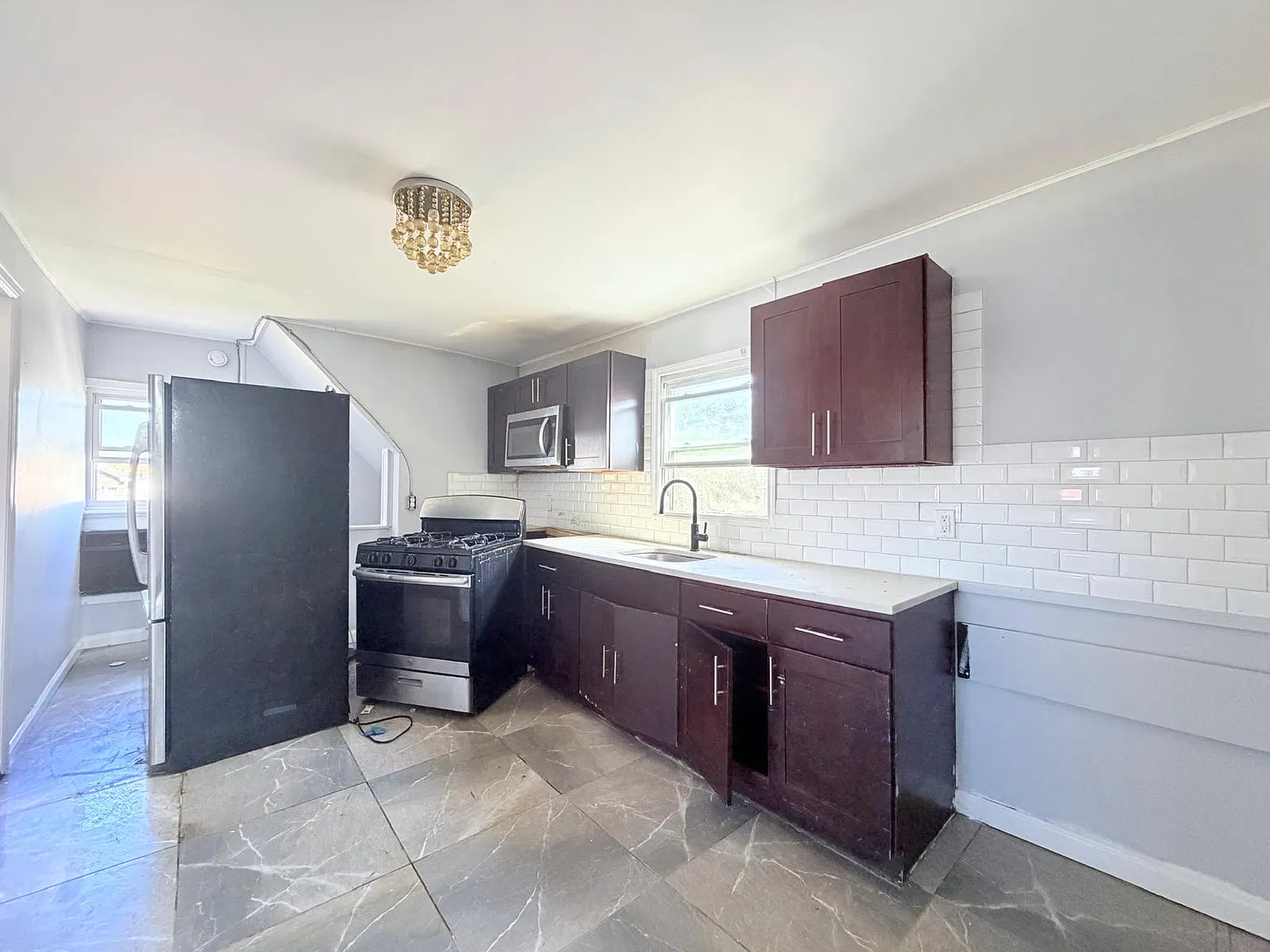 39 Andrew St — Photo 2