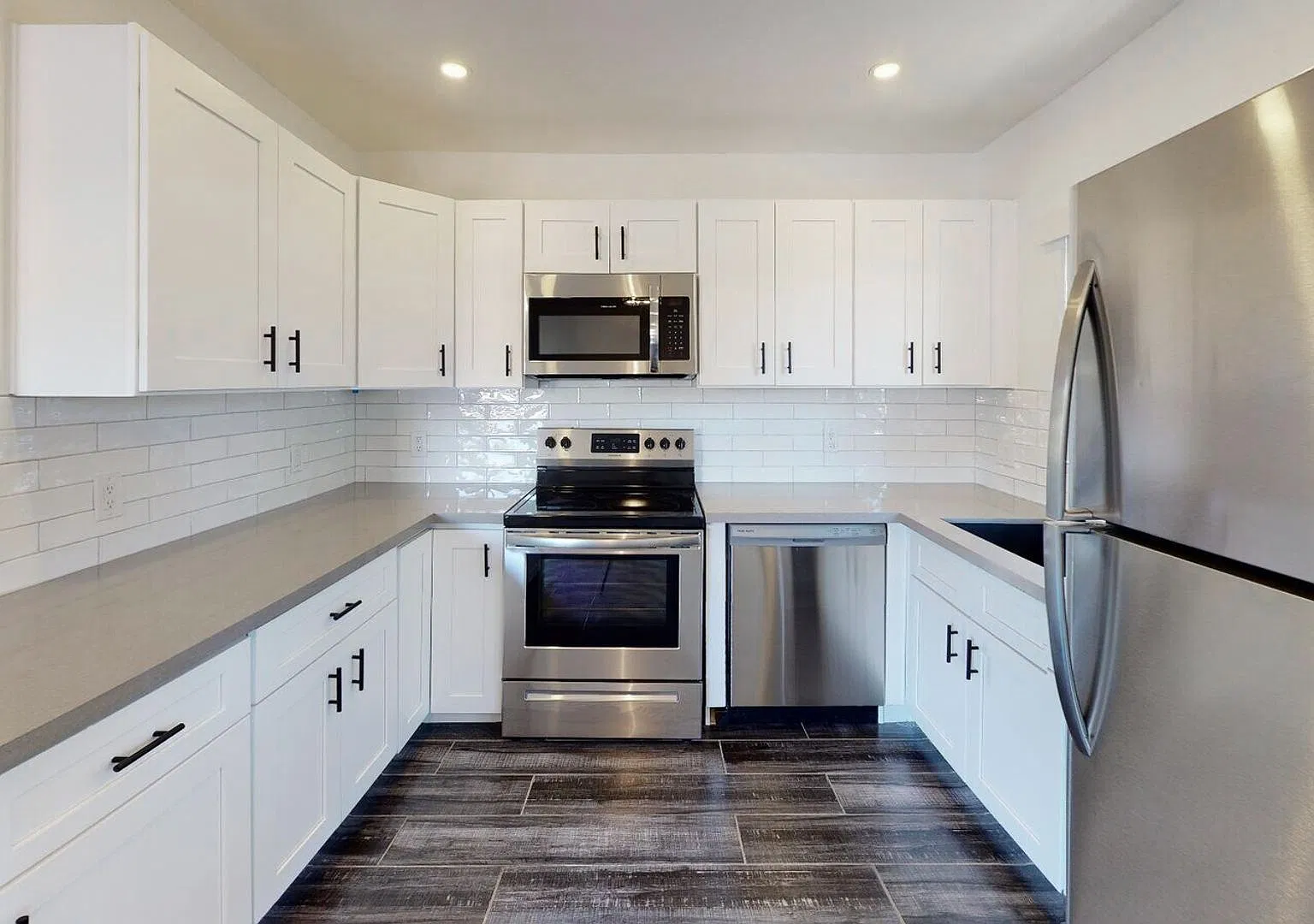 Discover your new home, prime Scottsdale location. Ask about our amazing move in specials! — Photo 1