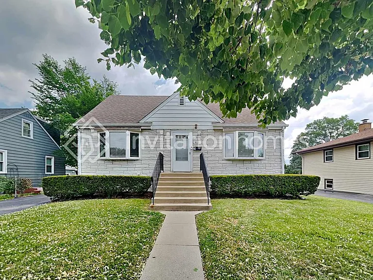 485 N Beverly Ave — Photo 1