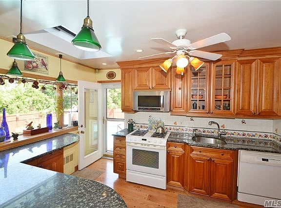 2nd image of 37 Pickett Ct