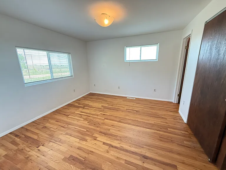 2592 Yarmouth Ave — Photo 9