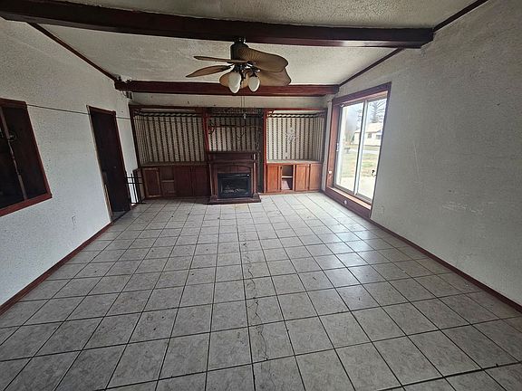 3rd image of 807 Broadway St