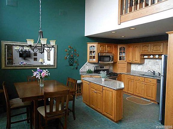 3rd image of 8247 Canterbury Dr
