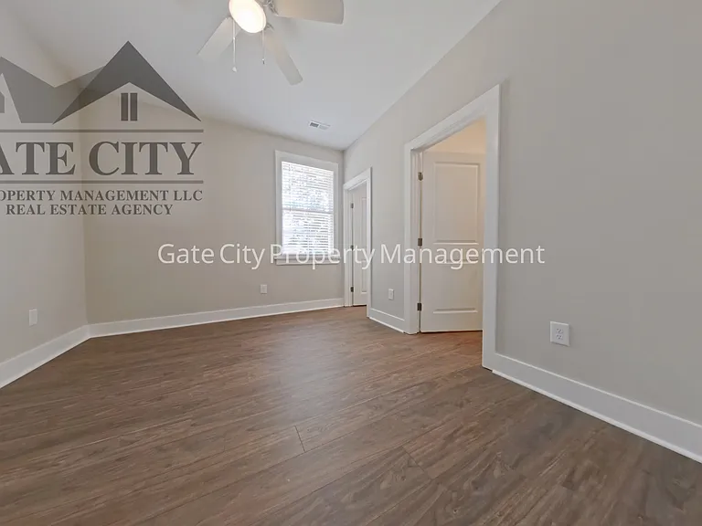306 Oakwood St #B — Photo 6