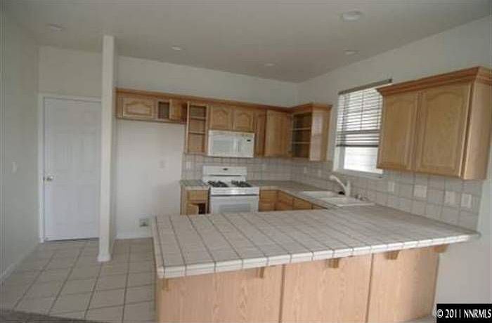2nd image of 3546 Niblick Dr