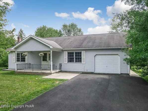 525 Creek View Ln, Brodheadsville, PA 18322