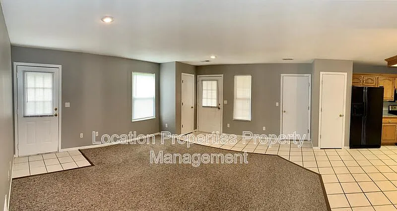3 bed, 2.0 bath, 1300 sqft, $1,650 — Photo 2