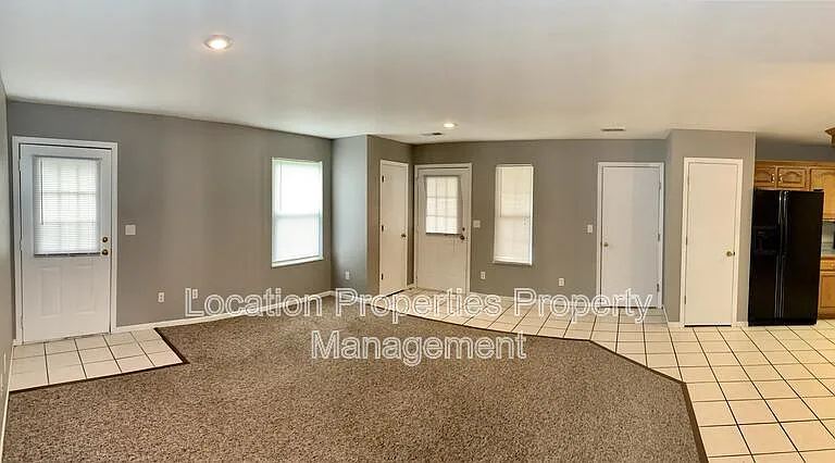 318 Creekside Ct #1 — Photo 2