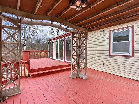 Huge open air deck on Lakeside of house