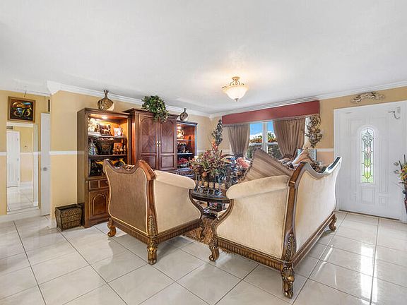 4th image of 517 Cypress Drive