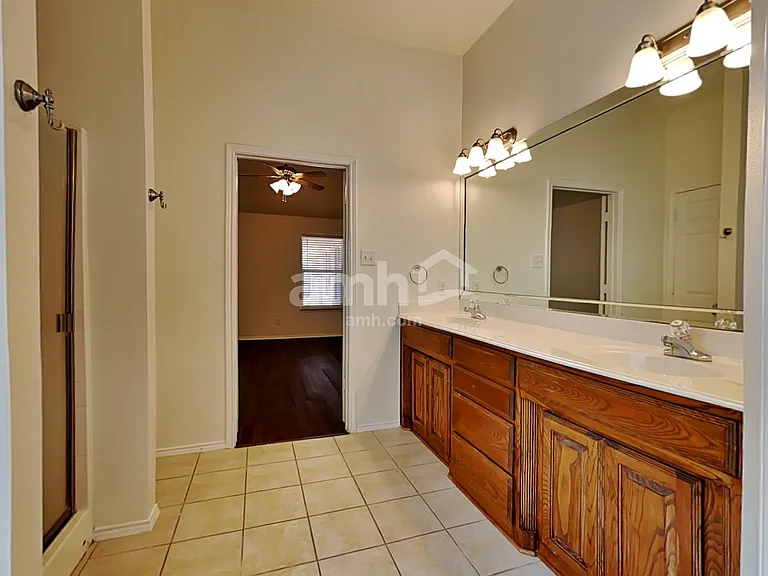 4406 Shady Elm Dr — Photo 12