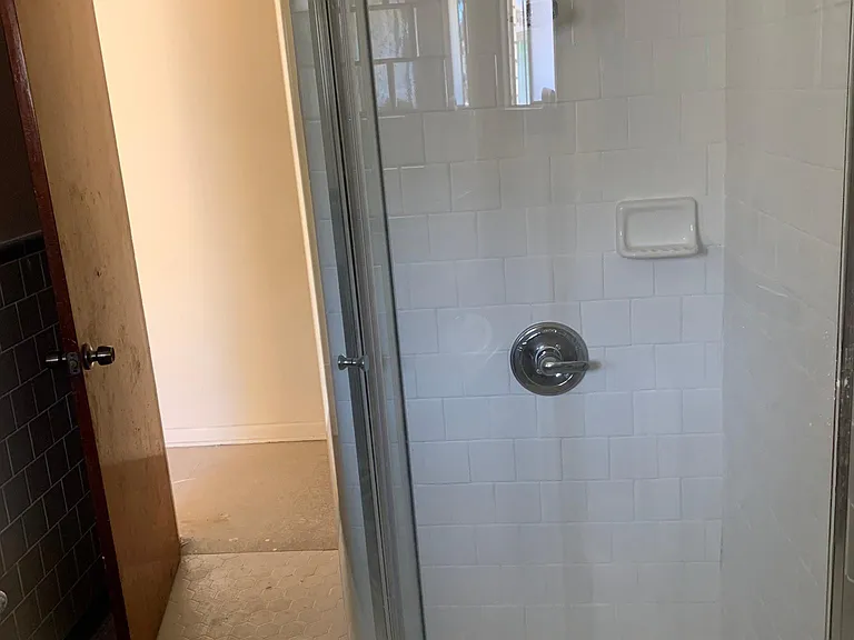 1136 Homestead Ave — Photo 14