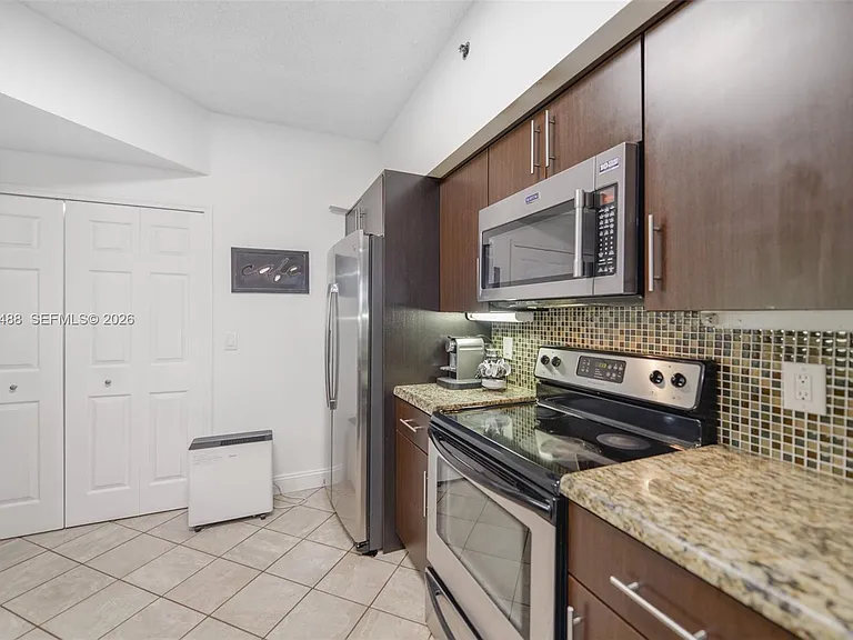 3245 NE 184th St #13101 — Photo 13