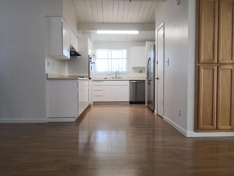 807 Lakehaven Dr — Photo 5
