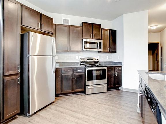 2nd image of 800 Millwood Ln #902-305