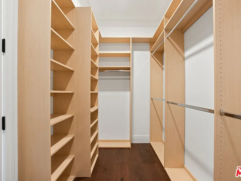 520 N Palm Dr — Photo 26