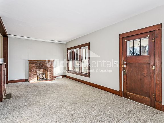 2nd image of 921 N Poplar St