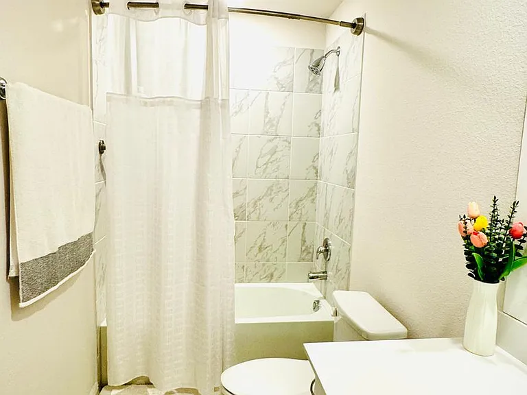 second spacious bathroom