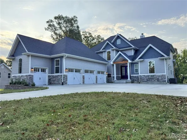 35 Brierfield Ct, Troy, MO 63379