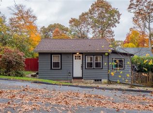 50 Willow St, Tiverton, RI 02878