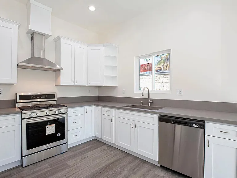 2757 Paloma St — Photo 6