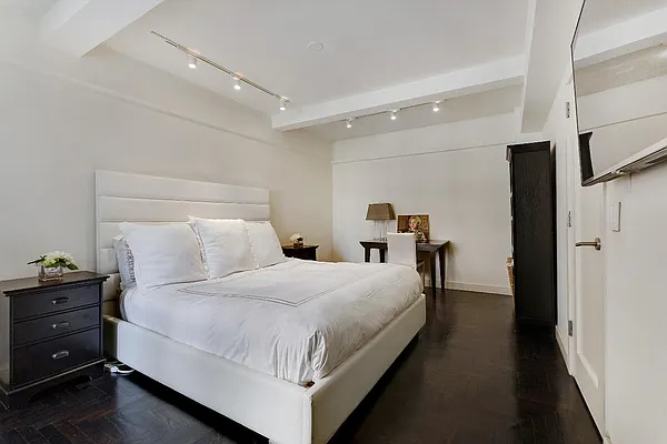 Sold by Real Direct | media 9