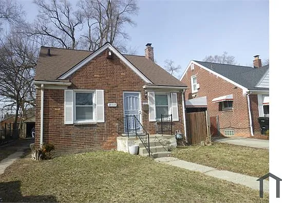 20445 Tracey St — Photo 1