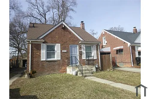 20445 Tracey St Photo 1