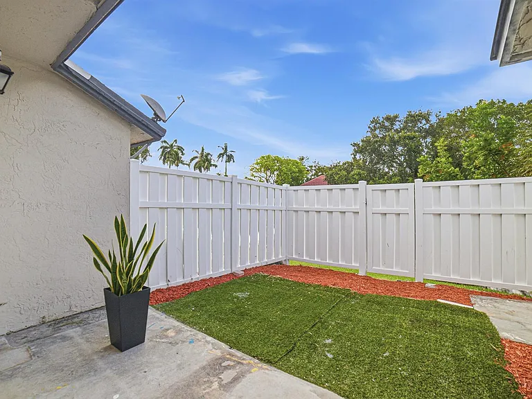 8207 Fairway Rd — Photo 25