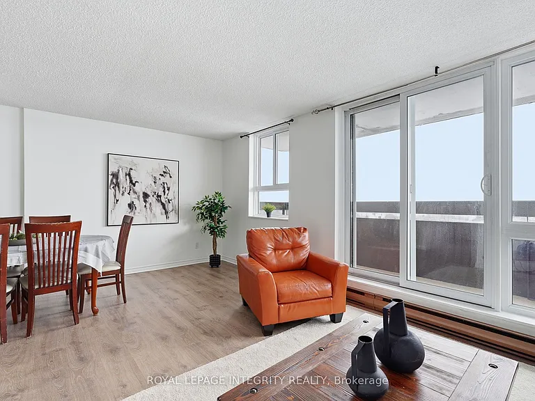 2000 Jasmine Cres #1110 — Photo 7