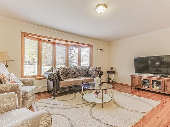 4th image of 27 Fawn Hill Dr
