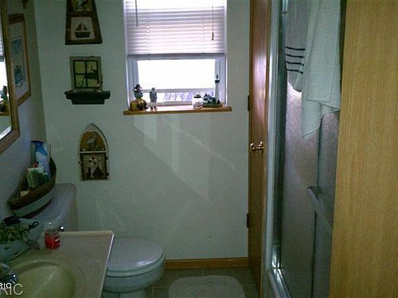 2nd image of 13133 Hill Top Dr NE