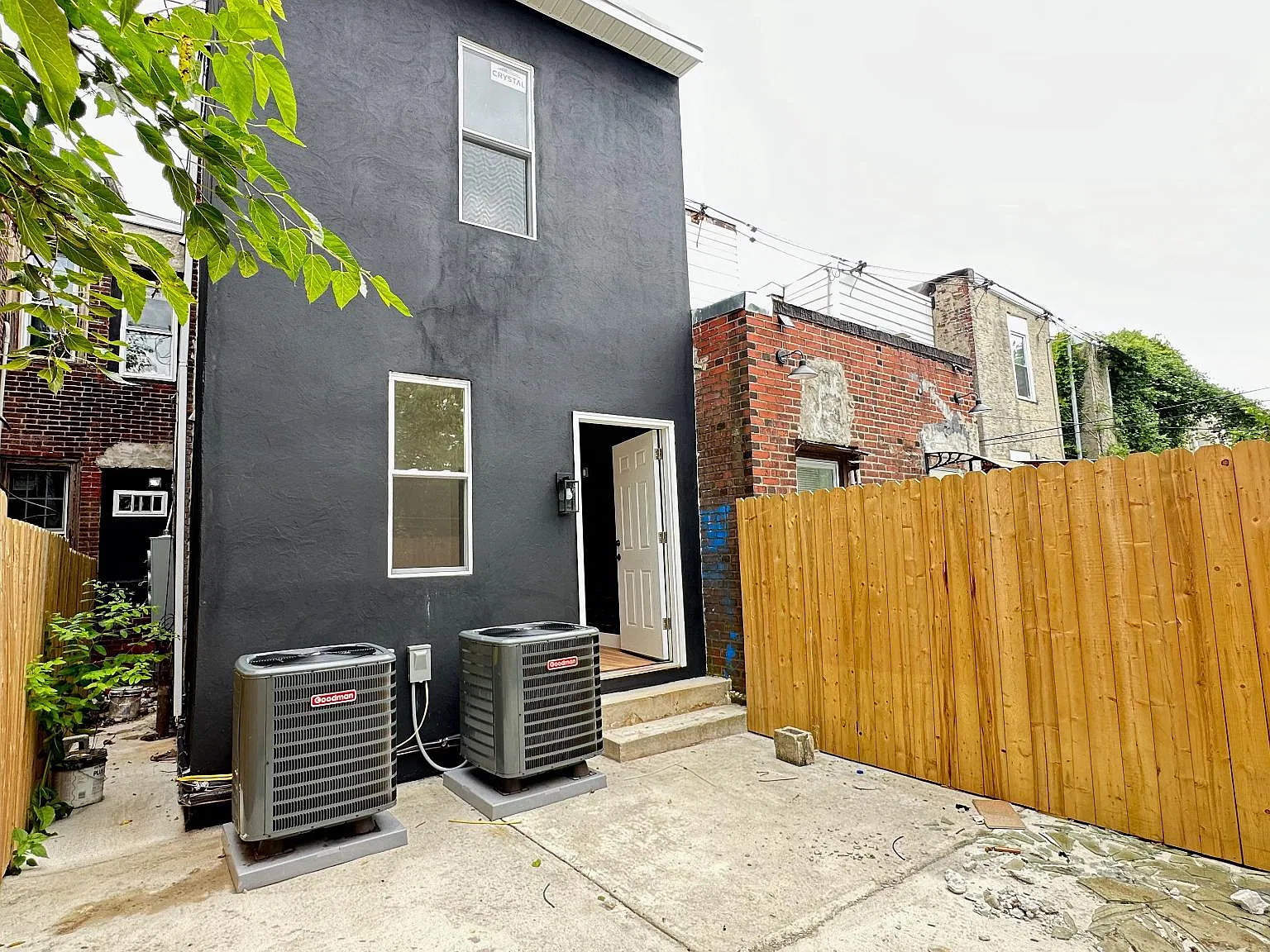 2 bed, 1.0 bath, 600 sqft, $1,350 — Photo 2