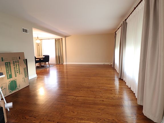 5th image of 817 Rowe Ave